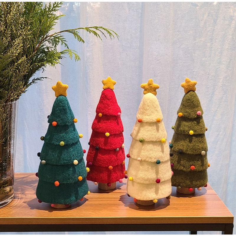 Weihnachtsbaum (Filz mit Ständer), verschiedene Farben, 19,90